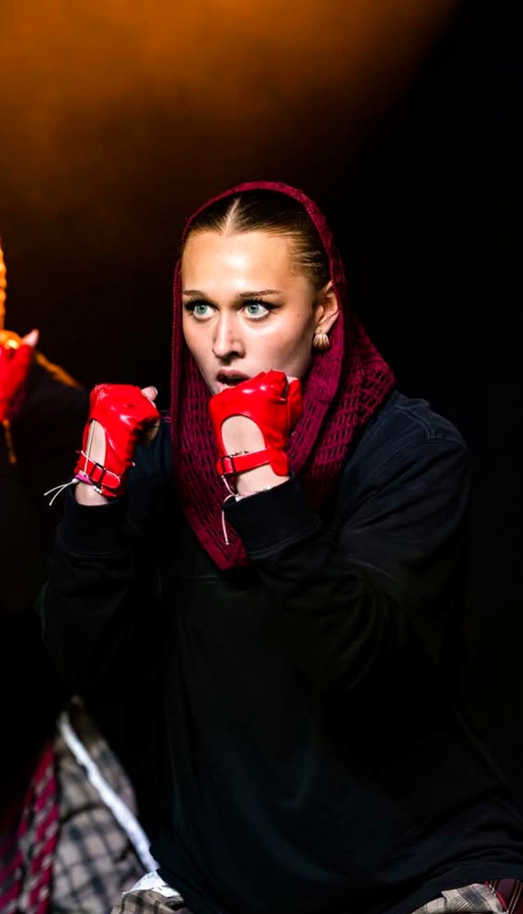 Any Ostanek backstage pred nastopom